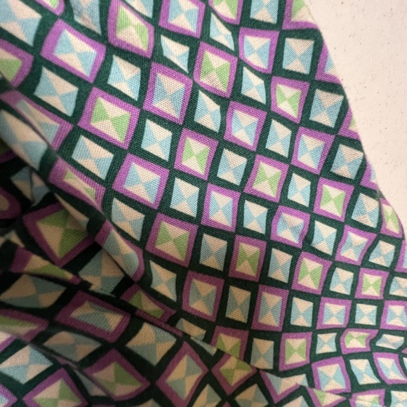 BERSHKA GEOMETRIC PATTERN BUTTON-UP SHIRT. SIZE SMALL PURPLE/DARK GREEN/LT GREEN - Picture 2 of 8